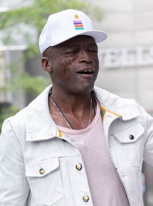 August 31, 2026, New York, Ny, United States: Seal sang beside a 14-foot purple and pink teddy bear sculpture called Love MattersÃ¢â‚¬Â¦Everywhere . Held at The Vessel at Hudson Yards in New York. Zuma Press August 31, 2026. New York United States  - ZUMAp281 20260831_zea_p281_023 Copyright: xPhotoxImagexPressx