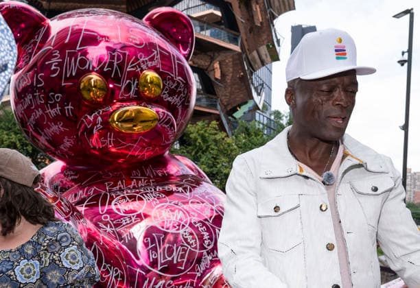 August 31, 2026, New York, Ny, United States: Seal sang beside a 14-foot purple and pink teddy bear sculpture called Love MattersÃ¢â‚¬Â¦Everywhere . Held at The Vessel at Hudson Yards in New York. Zuma Press August 31, 2026. New York United States  - ZUMAp281 20260831_zea_p281_025 Copyright: xPhotoxImagexPressx