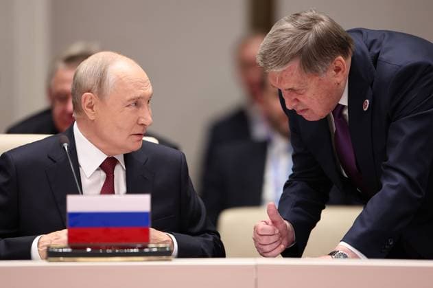 Kyrgyzstan SCO Summit 9232212 01.09.2026 Russian President Vladimir Putin and Presidential Aide Yury Ushakov talk a session of the Shanghai Cooperation Organization (SCO) summit in Bishkek, Kyrgyzstan. Petr Kovalev Sputnik Bishkek Kyrgyzstan  Copyright: xPetrxKovalevx