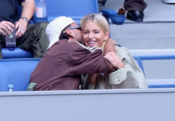 Us Open - Caroline Daur And Alan Leal In The Stands Caroline Daur and make up artist Alan leal attend the night session on day 2 at te US Open in New York, NY on August 31, 2026. Photo by Dylan Travis ABACAPRESS.COM New York NY  Copyright: xDylanxTravis ABACAx