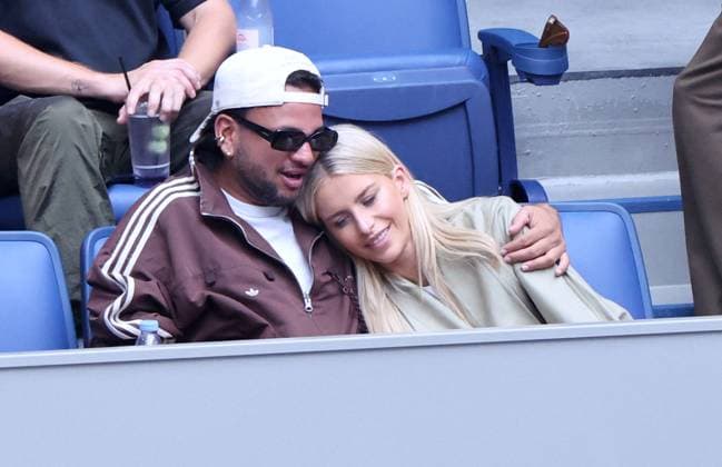 Us Open - Caroline Daur And Alan Leal In The Stands Caroline Daur and make up artist Alan leal attend the night session on day 2 at te US Open in New York, NY on August 31, 2026. Photo by Dylan Travis ABACAPRESS.COM New York NY  Copyright: xDylanxTravis ABACAx