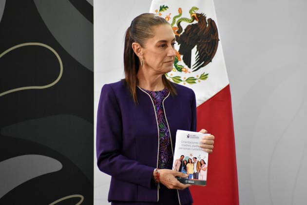 News - Mexico™s President Claudia Sheinbaum Holds Press Conference to Mark First Day of Classes Mexican President Claudia Sheinbaum Pardo holds an educational booklet titled "The ABCs of Emotions" during a press conference on the first day of the 2026-2027 school year, held at the Technical Secondary School No. 10 "Artes Graficas" on August 31, 2026 in Mexico City, Mexico. Copyright: xLuisxBarronx xEyepixxGroup Eyepixx xLiveMediax LPN_2632836