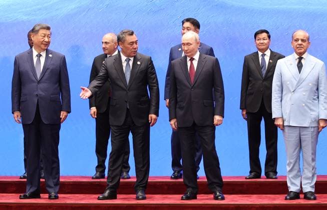 Kyrgyzstan SCO Summit 9232422 01.09.2026 From left, Chinese President Xi Jinping, Armenian Prime Minister Nikol Pashinyan, Kyrgyz President Sadyr Japarov, Russian President Vladimir Putin, Lao President Thongloun Sisoulith and Pakistani Prime Minister Shehbaz Sharif pose for a family photo before a meeting in the Shanghai Cooperation Organization (SCO) Plus format in Bishkek, Kyrgyzstan. Petr Kovalev Sputnik Bishkek Kyrgyzstan  Copyright: xPetrxKovalevx