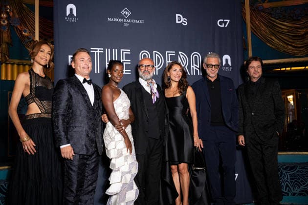 Linda Gennari, Valentino Buzza, Mariam Battistelli, Davide Livermore, Caterina Murino, Vincent Cassel, Paolo Gep Cucco at the premiere of the film *The Opera* at the Folies Bergère in Paris on August 31, 2026. Pierre Perusseau, Bestimage. Premiere of the film *The Opera* at the Folies Bergère in Paris on August 31, 2026. Paris, France Copyright: xPierrexPerusseaux xBestimagexPierrexPerusseaux xBestimagex