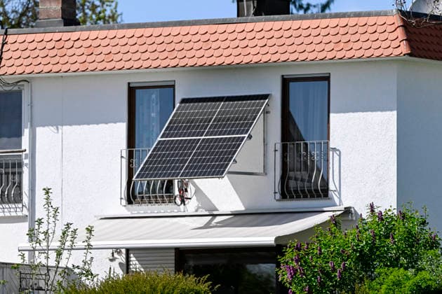 A solar panel on the facade of a residential building. Installed as a balcony power plant, the panel generates solar power locally and serves as an example of private use of renewable energy, Enzkreis, Baden-Württemberg, Germany, BLF, 26015414_Bernd_Leitner