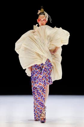 September 1, 2026, Tokyo, Japan: A model wearing fashion designer Jaggy Glarino s collection walks down the runway during the BENCH Fashion Show Threads of Dreams , part of the Rakuten Fashion Week TOKYO 2027 Spring Summer Collection. BENCH is the largest fashion and lifestyle brand in Philippines. The fashion week runs from August 31 to September 5. Tokyo Japan  - ZUMAm191 20260901_aap_m191_031 Copyright: xRodrigoxReyesxMarinx