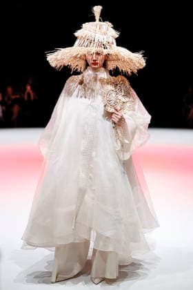 September 1, 2026, Tokyo, Japan: A model wearing fashion designer Rhett Eala s collection walks down the runway during the BENCH Fashion Show Threads of Dreams , part of the Rakuten Fashion Week TOKYO 2027 Spring Summer Collection. BENCH is the largest fashion and lifestyle brand in Philippines. The fashion week runs from August 31 to September 5. Tokyo Japan  - ZUMAm191 20260901_aap_m191_028 Copyright: xRodrigoxReyesxMarinx