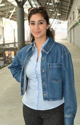 Actress Özge Delioglan poses at the big fan gathering and awards ceremony for the RTL series *Unter Uns*