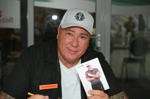 Actor Ramon Ademes, a well-known Cologne cult figure, bouncer, and singer, poses at the big fan gathering and awards ceremony for the RTL series *Unter Uns*
