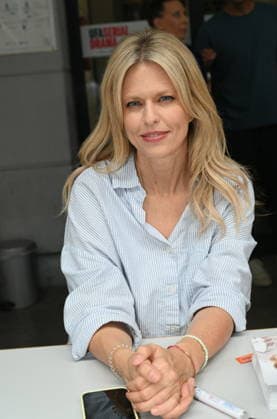 Actress Miriam Lahnstein poses at the big fan gathering and awards ceremony for the RTL series *Unter Uns*