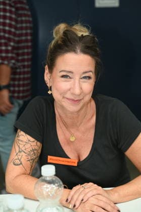 Actress Isabell Hertel poses at the big fan gathering and awards ceremony for the RTL series *Unter Uns*