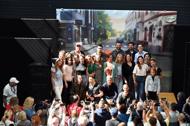 Actors from the cult series *Unter Uns* pose on stage at the big fan gathering and awards ceremony for the RTL series *Unter Uns*