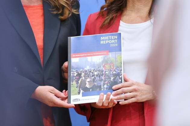 Berlin, Deutschland, 01.09.2026: Bundespressekonferenz: Wohnungskrise wird zur Sozialstaatskrise: Mieterbund legt aktuellen Mietenreport vor: Gwendolyn Stilling, GKS Consult, Autorin des Mietenreports 2026 und Melanie Weber-Moritz, Präsidentin des Deutschen Mieterbundes e. V. *** Berlin, Germany, September 1, 2026 Federal Press Conference: Housing Crisis Becomes a Crisis for the Welfare State Tenants’ Association Presents Latest Rent Report Gwendolyn Stilling, GKS Consult, author of the 2026 Rent Report, and Melanie Weber Moritz, President of the German Tenants’ Association e.V. Copyright: xdtsxNachrichtenagenturx dts_132240