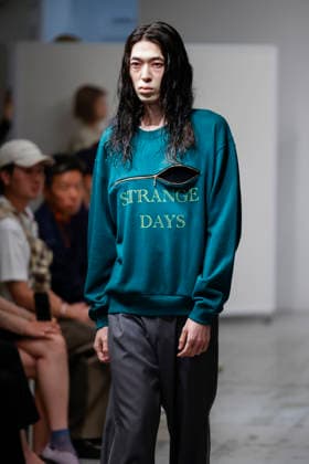 September 1, 2026, Tokyo, Japan: A model walks the runway presenting designer Mitsuru Okazaki s Spring Summer 2027 collection during Rakuten Fashion Week TOKYO. The fashion week runs from August 31 to September 5. Tokyo Japan  - ZUMAm191 20260901_aap_m191_074 Copyright: xRodrigoxReyesxMarinx