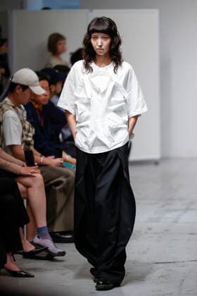 September 1, 2026, Tokyo, Japan: A model walks the runway presenting designer Mitsuru Okazaki s Spring Summer 2027 collection during Rakuten Fashion Week TOKYO. The fashion week runs from August 31 to September 5. Tokyo Japan  - ZUMAm191 20260901_aap_m191_079 Copyright: xRodrigoxReyesxMarinx
