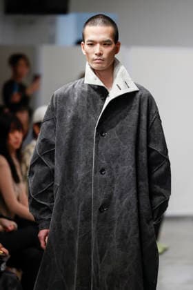 September 1, 2026, Tokyo, Japan: A model walks the runway presenting designer Mitsuru Okazaki s Spring Summer 2027 collection during Rakuten Fashion Week TOKYO. The fashion week runs from August 31 to September 5. Tokyo Japan  - ZUMAm191 20260901_aap_m191_089 Copyright: xRodrigoxReyesxMarinx