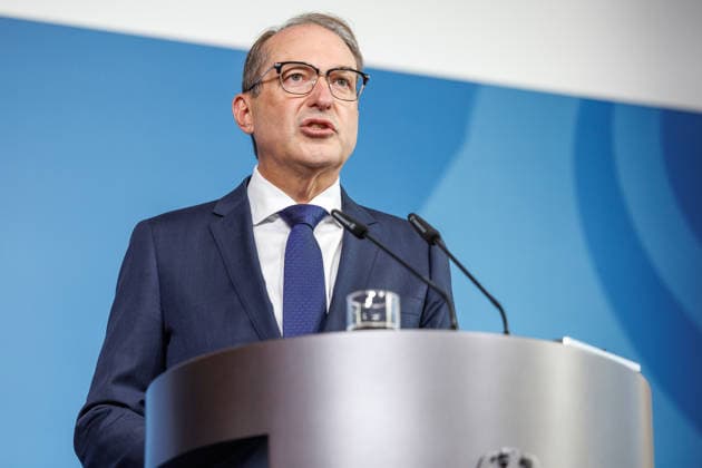 Statement Bundesinnenminister Dobrindt Statement von Bundesinnenminister Alexander Dobrindt gemeinsam mit Bundesaußenminister Johann Wadephul am 1.09.2026 in Berlin. Berlin Berlin Deutschland Bundes Innenministerium *** Statement by Federal Minister of the Interior Dobrindt Statement by Federal Minister of the Interior Alexander Dobrindt, together with Federal Minister of Foreign Affairs Johann Wadephul, on September 1, 2026, in Berlin, Berlin, Berlin, Germany, Federal Ministry of the Interior