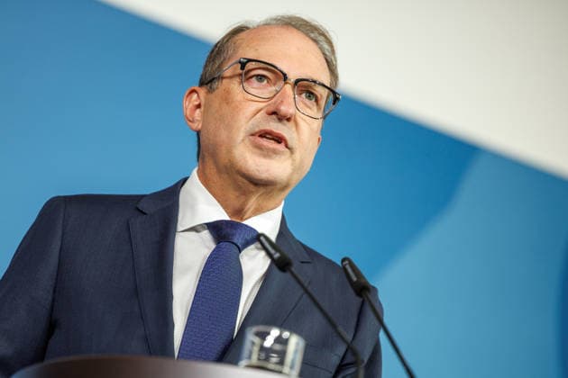 Statement Bundesinnenminister Dobrindt Statement von Bundesinnenminister Alexander Dobrindt gemeinsam mit Bundesaußenminister Johann Wadephul am 1.09.2026 in Berlin. Berlin Berlin Deutschland Bundes Innenministerium *** Statement by Federal Minister of the Interior Dobrindt Statement by Federal Minister of the Interior Alexander Dobrindt, together with Federal Minister of Foreign Affairs Johann Wadephul, on September 1, 2026, in Berlin, Berlin, Berlin, Germany, Federal Ministry of the Interior