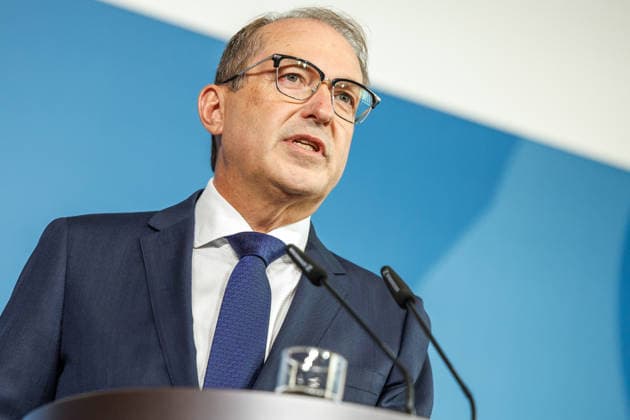 Statement Bundesinnenminister Dobrindt Statement von Bundesinnenminister Alexander Dobrindt gemeinsam mit Bundesaußenminister Johann Wadephul am 1.09.2026 in Berlin. Berlin Berlin Deutschland Bundes Innenministerium *** Statement by Federal Minister of the Interior Dobrindt Statement by Federal Minister of the Interior Alexander Dobrindt, together with Federal Minister of Foreign Affairs Johann Wadephul, on September 1, 2026, in Berlin, Berlin, Berlin, Germany, Federal Ministry of the Interior