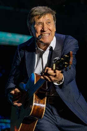 Music Concert - Gianni Morandi - c era un ragazzo estate 2026 Gianni Morandi with guitar performer on stage during Gianni Morandi - c era un ragazzo estate 2026, Music Concert in Este - Padua, Italy, August 31 2026 Este - Padua Carrarese Castle Este Italy Copyright: xAlessioxMarinix xLiveMediax LPM_2633455