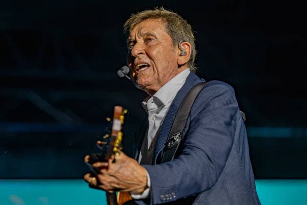 Music Concert - Gianni Morandi - c era un ragazzo estate 2026 Gianni Morandi with guitar performer on stage during Gianni Morandi - c era un ragazzo estate 2026, Music Concert in Este - Padua, Italy, August 31 2026 Este - Padua Carrarese Castle Este Italy Copyright: xAlessioxMarinix xLiveMediax LPM_2633457