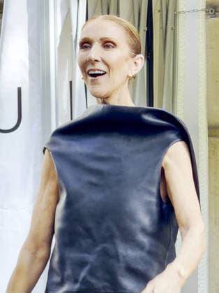 Céline Dion leaves the Royal Monceau surrounded by a crowd of fans and shares a lovely moment with them, dancing to one of her most iconic songs, Pour que tu m’aimes encore, in Paris, France, on September 1, 2026 Léa Vieillot Bestimage Canadian singer Celine Dion leaves the Royal Monceau surrounded by a crowd of fans and shares a lovely moment with them, dancing to one of her most iconic songs, Pour que tu m’aimes encore, in Paris, France, on September 1, 2026 Paris France  Copyright: xLÃ axVieillot BestimagexLÃ axVieillot Bestimagex