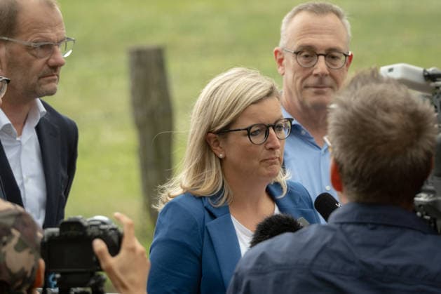 September 1, 2026, Turnow Preilack, Germany: Brandenburg officials speak to the media near the site where improvised rockets reportedly struck a power substation. A power plant is seen in the background. Authorities are investigating the incident. Brandenburgs economy minister Martina Klement and Interior Minister Dr. Jan Redmann Turnow Preilack Germany - ZUMAs319 20260901_znp_s319_016 Copyright: xGabyxSchuetzex