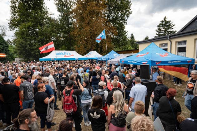 Demokratiefest Haldensleben mit dem AfD-Spitzenkandidaten Ulrich Siegmund, der rund drei Stunden vor Ort teilnimmt;Wahlkampfveranstaltung AfD Demokratiefest in Haldensleben Landtagswahl Sachsen-Anhalt 2026, Haldensleben Sachsen-Anhalt Deutschland Schützenhaus der Schützengilde *** Haldensleben Democracy Festival featuring AfD lead candidate Ulrich Siegmund, who will be on site for about three hours; AfD campaign event at the Democracy Festival in Haldensleben; 2026 Saxony-Anhalt state election; Haldensleben, Saxony-Anhalt, Germany; the Schützenhaus of the Schützengilde