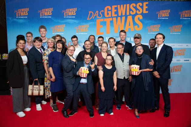 Die Schauspieler und Filmcrew, in loser Reihenfolge Max von der GROEBEN, Schauspieler Florian LUKAS, Schauspieler Jasmin SCHWIERS, Schauspielerin Lorenzo GERMENO, Schauspieler Frangiskos KAKOULAKIS, Schauspieler Antonia RIET, Schauspielerin Simon RUPP, Schauspieler Timon HEINZL, Schauspieler Linn BADE, Schauspielerin Jan BOBKE, Schauspieler Ferdinand KUNER, Schauspieler Luca DAVIDHAIMANN, Schauspieler Regisseur Marc ROTHEMUND Roter Teppich, Red Carpet Show, Ankunft, arrival, Filmpremiere DAS GEWISSE ETWAS am 01.09.2026 im Cinedom-Kino in Koeln, *** The actors and film crew, in no particular order: Max von der GROEBEN, actor Florian LUKAS, actor Jasmin SCHWIERS, actress Lorenzo GERMENO, actor Frangiskos KAKOULAKIS, actor Antonia
