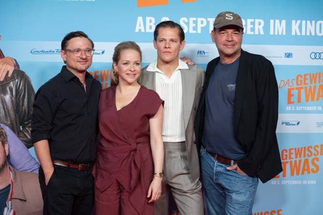 v.l. Florian LUKAS, Schauspieler Jasmin SCHWIERS, Schauspielerin Max von der GROEBEN, Schauspieler Regisseur Marc ROTHEMUND Roter Teppich, Red Carpet Show, Ankunft, arrival, Filmpremiere DAS GEWISSE ETWAS am 01.09.2026 im Cinedom-Kino in Koeln, *** From left: Florian LUKAS, actor; Jasmin SCHWIERS, actress; Max von der GROEBEN, actor; director Marc ROTHEMUND; Red Carpet, Red Carpet Show, Arrival, movie premiere of *DAS GEWISSE ETWAS* on September 1, 2026, at the Cinedom cinema in Cologne,