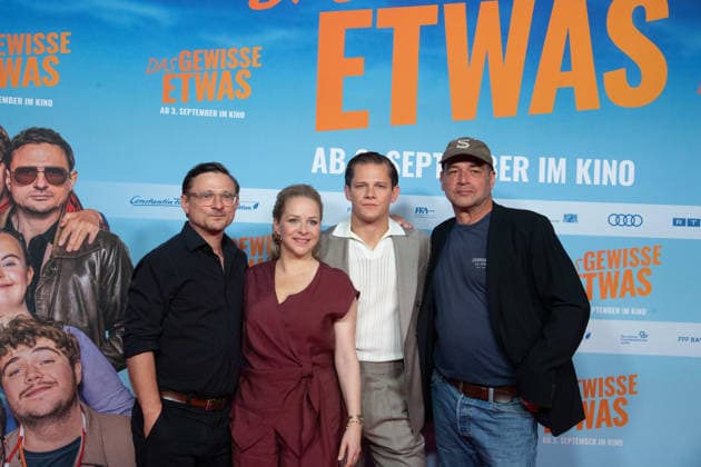 v.l. Florian LUKAS, Schauspieler Jasmin SCHWIERS, Schauspielerin Max von der GROEBEN, Schauspieler Regisseur Marc ROTHEMUND Roter Teppich, Red Carpet Show, Ankunft, arrival, Filmpremiere DAS GEWISSE ETWAS am 01.09.2026 im Cinedom-Kino in Koeln, *** From left: Florian LUKAS, actor; Jasmin SCHWIERS, actress; Max von der GROEBEN, actor; director Marc ROTHEMUND; red carpet, Red Carpet Show, arrival, film premiere of *DAS GEWISSE ETWAS* on September 1, 2026, at the Cinedom cinema in Cologne,