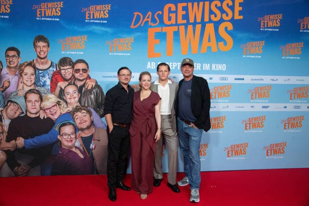 v.l. Florian LUKAS, Schauspieler Jasmin SCHWIERS, Schauspielerin Max von der GROEBEN, Schauspieler Regisseur Marc ROTHEMUND Roter Teppich, Red Carpet Show, Ankunft, arrival, Filmpremiere DAS GEWISSE ETWAS am 01.09.2026 im Cinedom-Kino in Koeln, *** From left: Florian LUKAS, actor; Jasmin SCHWIERS, actress; Max von der GROEBEN, actor; director Marc ROTHEMUND; red carpet, Red Carpet Show, arrival, film premiere of *DAS GEWISSE ETWAS* on September 1, 2026, at the Cinedom cinema in Cologne,