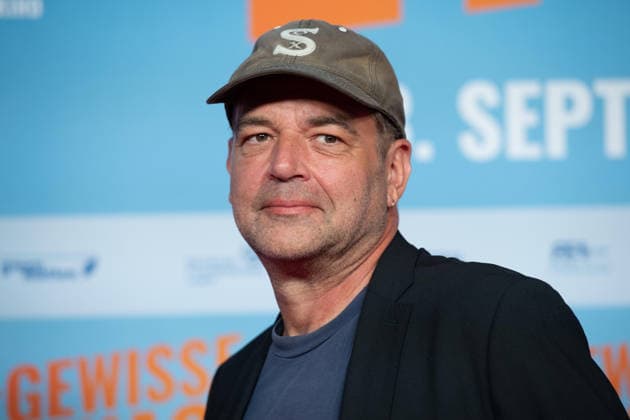 Regisseur Marc ROTHEMUND ,Portraet, Porträt, Portrait, Angeschnittenes Einzelbild, Einzelmotiv, Roter Teppich, Red Carpet Show, Ankunft, arrival, Filmpremiere DAS GEWISSE ETWAS am 01.09.2026 im Cinedom-Kino in Koeln, *** Director Marc ROTHEMUND, Portrait, Single Frame, Single Shot, Red Carpet, Red Carpet Show, Arrival, Film Premiere of *DAS GEWISSE ETWAS* on September 1, 2026, at the Cinedom Cinema in Cologne,