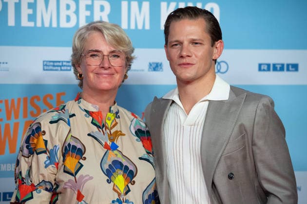 v.l. Viola JAEGER, Jäger, Produzentin, Max von der GROEBEN, Schauspieler Roter Teppich, Red Carpet Show, Ankunft, arrival, Filmpremiere DAS GEWISSE ETWAS am 01.09.2026 im Cinedom-Kino in Koeln, *** From left: Viola JAEGER, Jäger, producer; Max von der GROEBEN, actor; Red Carpet, Red Carpet Show, arrival, film premiere of *DAS GEWISSE ETWAS* on September 1, 2026, at the Cinedom cinema in Cologne,