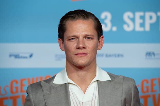 Max von der GROEBEN, Schauspieler, Portraet, Porträt, Portrait, Angeschnittenes Einzelbild, Einzelmotiv, Roter Teppich, Red Carpet Show, Ankunft, arrival, Filmpremiere DAS GEWISSE ETWAS am 01.09.2026 im Cinedom-Kino in Koeln, *** Max von der GROEBEN, actor, portrait, cropped single image, single subject, red carpet, Red Carpet Show, Arrival, Film Premiere of *DAS GEWISSE ETWAS* on September 1, 2026, at the Cinedom Cinema in Cologne,