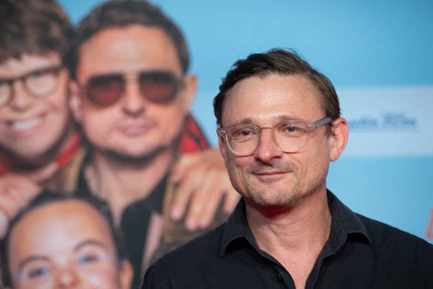Florian LUKAS, Schauspieler, Portraet, Porträt, Portrait, Angeschnittenes Einzelbild, Einzelmotiv, Roter Teppich, Red Carpet Show, Ankunft, arrival, Filmpremiere DAS GEWISSE ETWAS am 01.09.2026 im Cinedom-Kino in Koeln, *** Florian LUKAS, actor, portrait, cropped single image, single shot, red carpet, Red Carpet Show, Arrival, Movie Premiere of *DAS GEWISSE ETWAS* on September 1, 2026, at the Cinedom Cinema in Cologne,