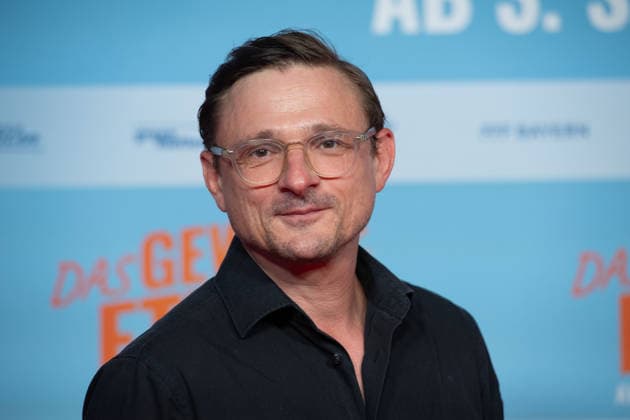 Florian LUKAS, Schauspieler, Portraet, Porträt, Portrait, Angeschnittenes Einzelbild, Einzelmotiv, Roter Teppich, Red Carpet Show, Ankunft, arrival, Filmpremiere DAS GEWISSE ETWAS am 01.09.2026 im Cinedom-Kino in Koeln, *** Florian LUKAS, actor, portrait, cropped single image, single shot, red carpet, Red Carpet Show, Arrival, Movie Premiere of *DAS GEWISSE ETWAS* on September 1, 2026, at the Cinedom Cinema in Cologne,