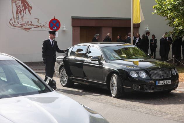 Gloria von Thurn und Taxis, née Countess von Schönburg-Glauchau, upon her arrival at the solemn requiem service for Anastasia, Princess of Löwenstein-Wertheim-Rosenberg, née Princess of Prussia, at the Church of the Holy Trinity in Kleinheubach, September 1, 2026 The emperor’s great-granddaughter, who passed aw Copyright: xAgenturxMatthiasxWehnertx xM.xGränzdörferx