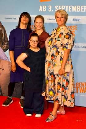 ABB GEWISSEETWAS- Jasmin Schwiers, Antonia Riet , Linn Bade, Viola Jaeger, zu Gast auf dem roten Teppich bei der NRW Kino Film Premiere Das gewisse Etwas im Kino Cinedom am 01.SEPTEMBER 2026 in Koeln NRW Deutschland *** ABB GEWISSEETWAS: Jasmin Schwiers, Antonia Riet, Linn Bade, and Viola Jaeger attended the red carpet event for the NRW Kino film premiere of *Das gewisse Etwas* at the Cinedom movie theater on September 1, 2026, in Cologne, North Rhine-Westphalia, Germany