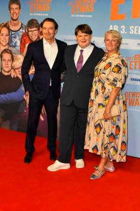 ABB Das gewisse Etwas Martin Bachmann, Timon Heinzl, and Viola Jaeger appeared on the red carpet at the NRW Kino film premiere of Das gewisse Etwas at the Cinedom theater on September 1, 2026, in Cologne, North Rhine-Westphalia, Germany