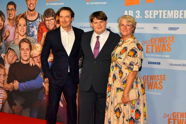 ABB GEWISSEETWAS: Martin Bachmann, Timon Heinzl, and Viola Jaeger appeared on the red carpet at the NRW Kino film premiere of *Das gewisse Etwas* at the Cinedom theater on September 1, 2026, in Cologne, North Rhine-Westphalia, Germany