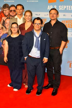 ABB DAS GEWISSE ETWAS Jasmin Schwiers, Florian Lukas, Max von der Groeben, Antonia Riet, Frangiskos Kakoulakis as guests on the red carpet at the NRW Kino film premiere of *Das gewisse Etwas* at the Cinedom on September 1, 2026, in Cologne, North Rhine-Westphalia, Germany