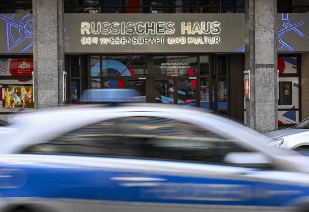 News Bilder des Tages German government announces termination of Russian House lease in Berlin BERLIN, GERMANY - SEPTEMBER 2: An exterior view of the Russian House in Berlin, Germany, on September 02, 2026. The German government announced a series of measures after findings from an investigation into the discovery of an explosive-laden unmanned aerial vehicle (UAV) at Leipzig Halle Airport pointed to Russia as being responsible. German Foreign Minister Wadephul announced that the lease agreement for the Russian House in Berlin would be terminated. Halil Sagirkaya Anadolu Berlin Germany. Editorial use only. Please get in touch for any other usage.  Copyright: x2026xAnadoluxHalilxSagirkayax