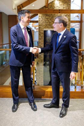 Johann Wadephul (CDU), Federal Minister of Foreign Affairs, attends the Gymnich meeting of EU foreign ministers. Pictured here meeting with British Foreign Secretary Ed Miliband in Wicklow on September 2, 2026. Photograph taken on behalf of the Federal Foreign Office in Wicklow, Ireland. Copyright: xThomasxImox