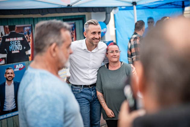 Demokratiefest Haldensleben mit dem AfD-Spitzenkandidaten Ulrich Siegmund, der rund drei Stunden vor Ort teilnimmt;Wahlkampfveranstaltung AfD Demokratiefest in Haldensleben Landtagswahl Sachsen-Anhalt 2026, Haldensleben Sachsen-Anhalt Deutschland Schützenhaus der Schützengilde *** Haldensleben Democracy Festival featuring AfD lead candidate Ulrich Siegmund, who will be on site for about three hours; AfD campaign event at the Democracy Festival in Haldensleben; 2026 Saxony-Anhalt State Election; Haldensleben, Saxony-Anhalt, Germany; Schützenhaus of the Schützengilde
