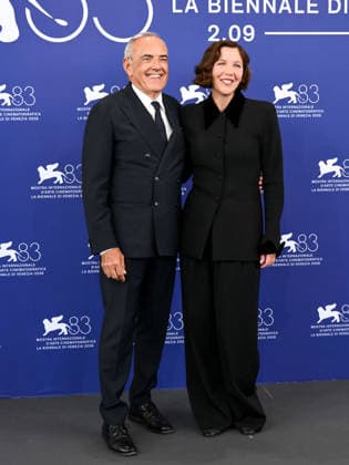 IPA88024740 - Venice, 83rd Venice International Film Festival 2026 - Day 1 - Jury Photocall - Pictured: Maggie Gyllenhaal and Alberto Barbera  Copyright: xAlbertoxTerenghix xPoolxPhotoxEventsx08x 88024740