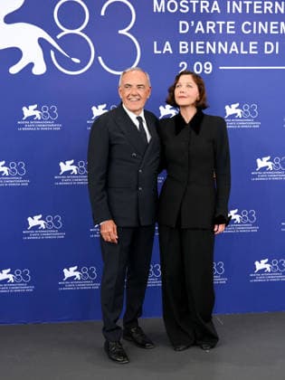 IPA88024741 - Venice, 83rd Venice International Film Festival 2026 - Day 1 - Jury Photocall - Pictured: Maggie Gyllenhaal and Alberto Barbera  Copyright: xAlbertoxTerenghix xPoolxPhotoxEventsx08x 88024741