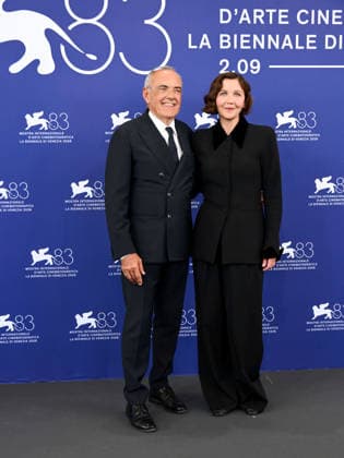 IPA88024742 - Venice, 83rd Venice International Film Festival 2026 - Day 1 - Jury Photocall - Pictured: Maggie Gyllenhaal, Alberto Barbera  Copyright: xAlbertoxTerenghix xPoolxPhotoxEventsx08x 88024742