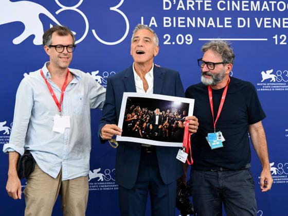 IPA88027083 - Venice, 83rd Venice International Film Festival 2026 - Day 1 - George Clooney Photocall - In the photo, George Clooney receives an award from the photographers  Copyright: xAlbertoxTerenghix xPoolxPhotoxEventsx08x 88027083