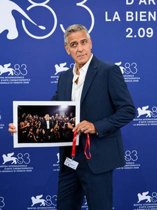 IPA88027092 - Venice, 83rd Venice International Film Festival 2026 - Day 1 - George Clooney Photocall - In the photo, George Clooney receives an award from the photographers  Copyright: xAlbertoxTerenghix xPoolxPhotoxEventsx08x 88027092